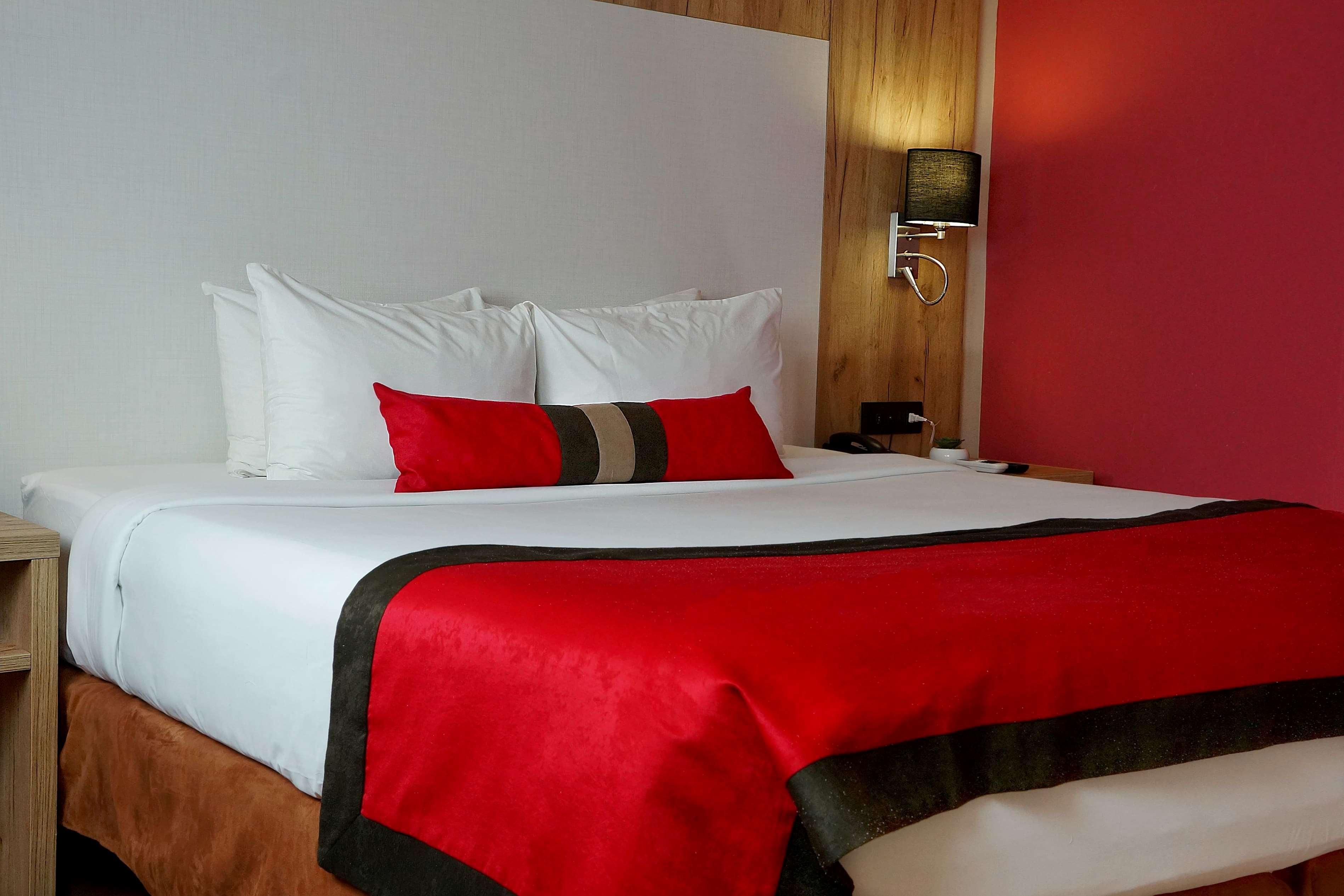Отель Ramada By Wyndham Panama Via Argentina Экстерьер фото