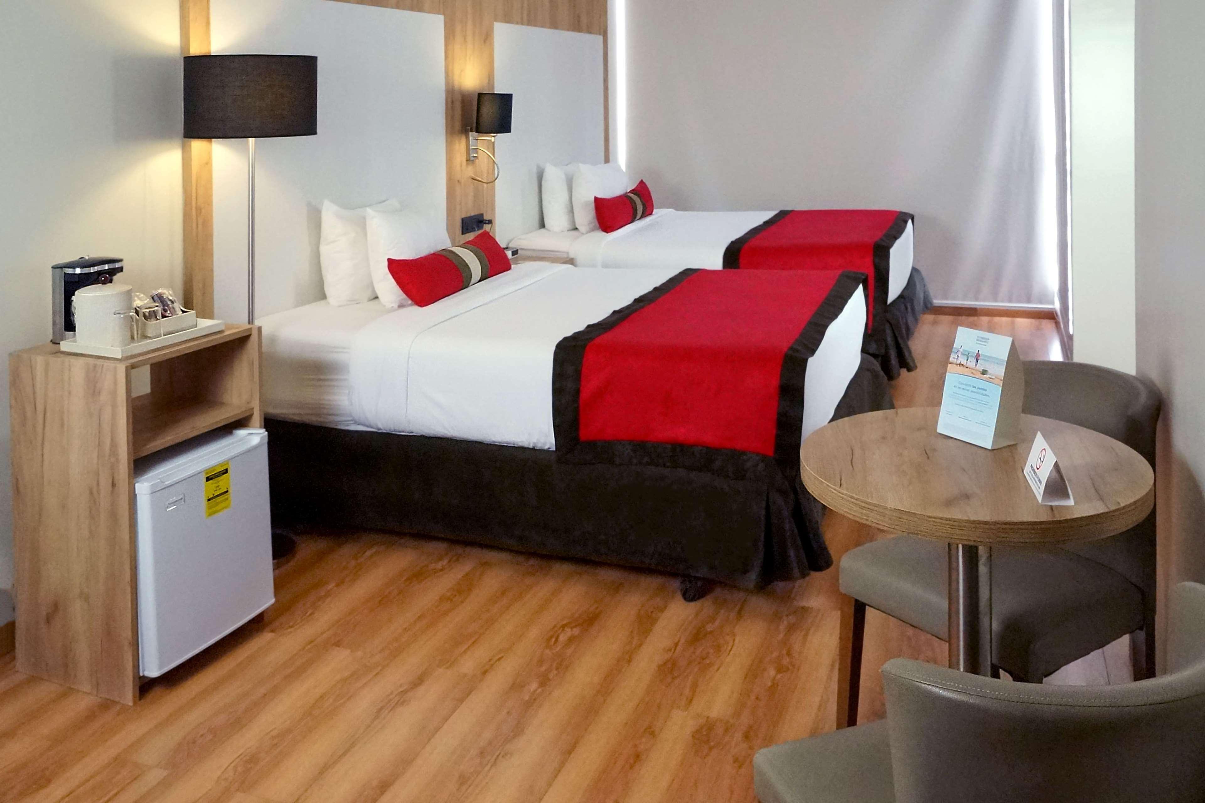 Отель Ramada By Wyndham Panama Via Argentina Экстерьер фото