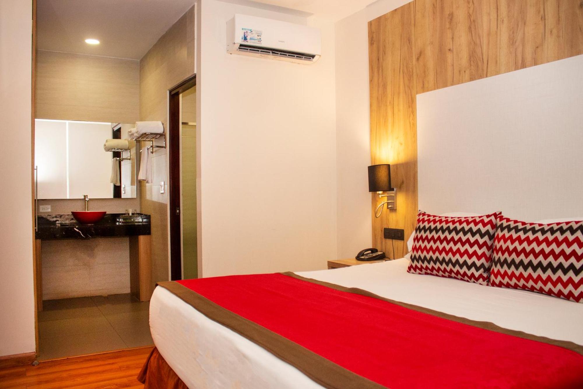 Отель Ramada By Wyndham Panama Via Argentina Экстерьер фото