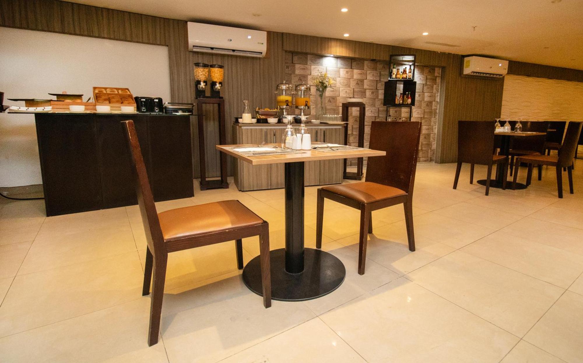 Отель Ramada By Wyndham Panama Via Argentina Экстерьер фото