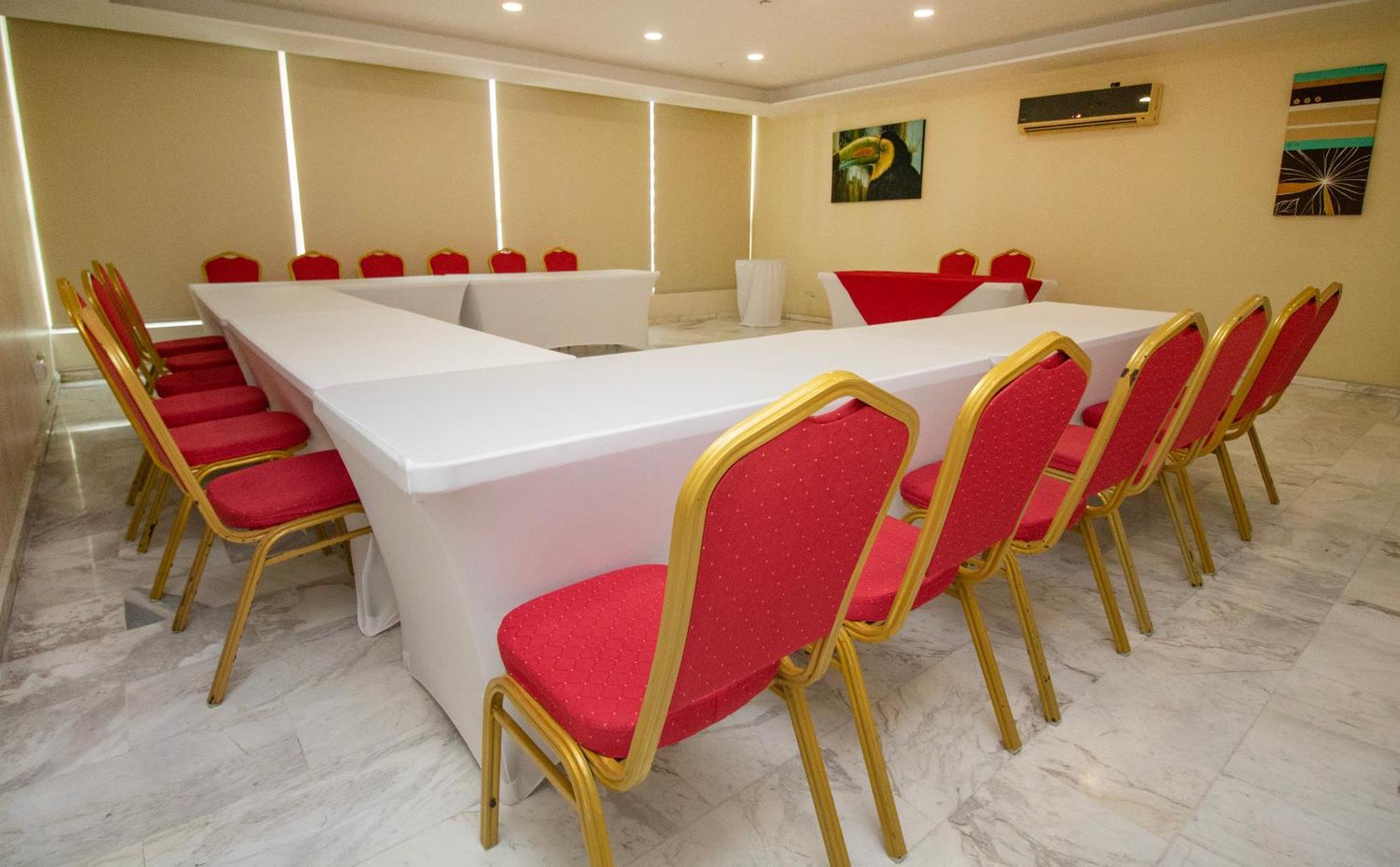 Отель Ramada By Wyndham Panama Via Argentina Экстерьер фото
